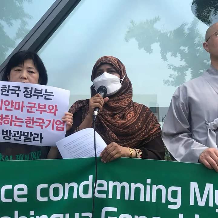 arakan_express's tweet photo. Aug 24/AEN

It is known that on Aug 23, South Korean CSOs held a memorial ceremony in front of the Myanmar Embassy in South Korea to mark the 7th anniversary of the genocide against the Rohingya. The event featured a sign of "Standing in solidarity with the Rohingya" in Korea. https://t.co/oOVmPkeAnX