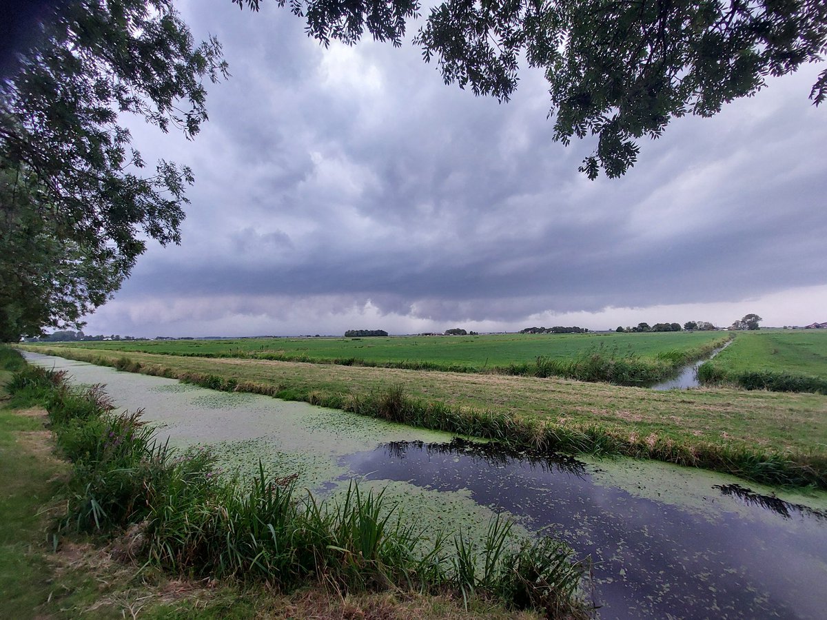 H3ssi3's tweet photo. #onweer #noodweer 
#spakenburg https://t.co/WtAQqVmRrY
