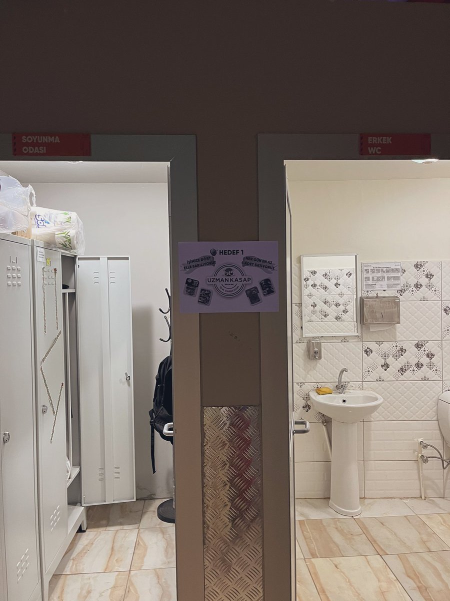 tugceekass's tweet photo. Kadın WC? https://t.co/bsk3eFrfze
