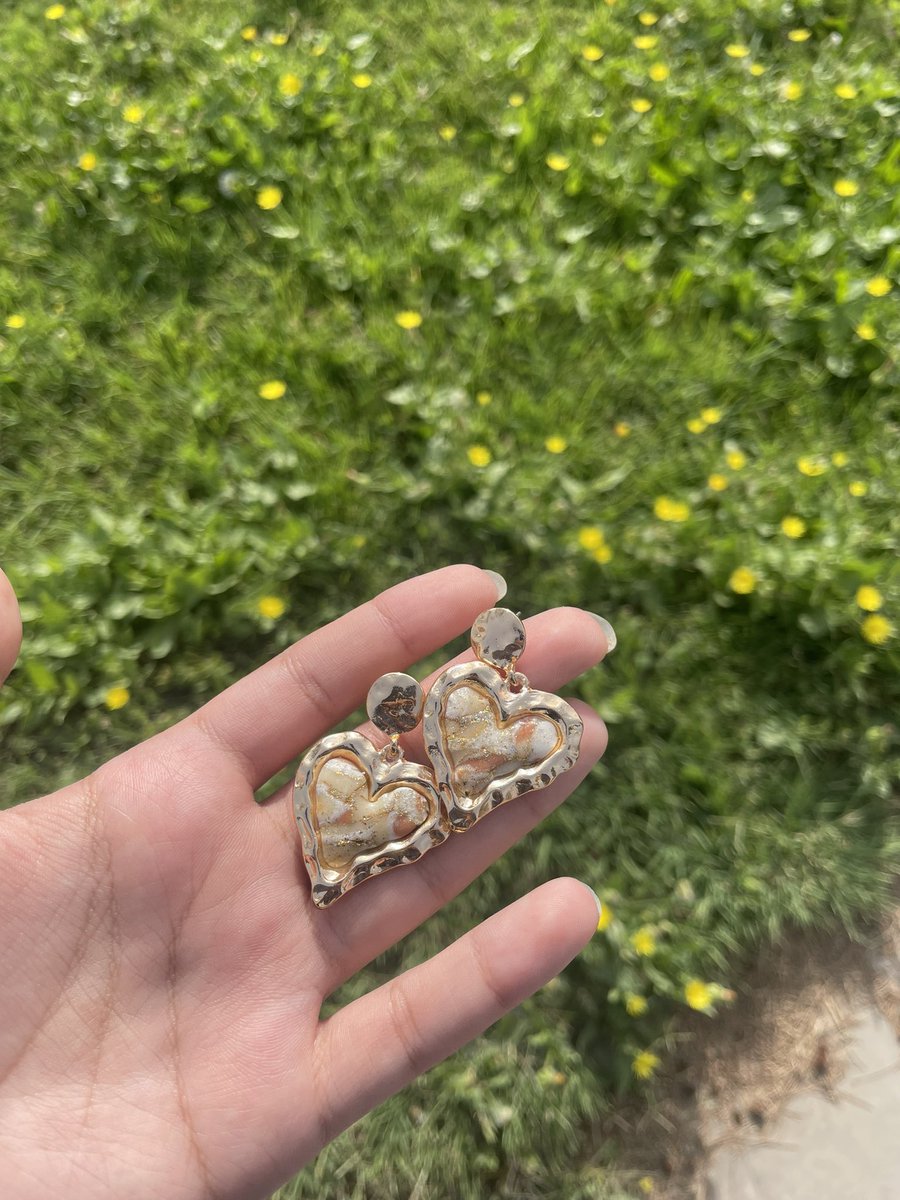 AURORA_shop_sa's tweet photo. "حلق لومينا"

"lumina" التي تعني "ضوء" أو "إشعاع" في اللاتينية. منتج  يعكس جمالك و اناقتك✨. 

مصنوع يدوياً ومتوفر منه كميه محدوده https://t.co/Xa9i36oaxf