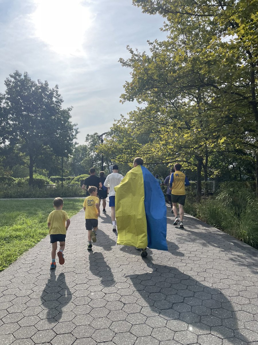 LucyFergusonDip's tweet photo. Great to be out doing the #runforukraine with the family this morning - just one small way of showing our ongoing support for Ukraine on Independence Day #standwithukraine #SlavaUkraine 🇺🇦 https://t.co/18Vd98TNBZ