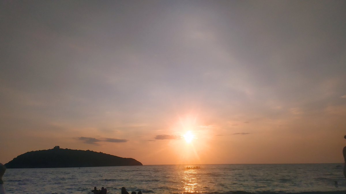 ShirtMakerItaly's tweet photo. #tramonticalabresi #isoladicirella #Calabria https://t.co/S60UsLg8Hb