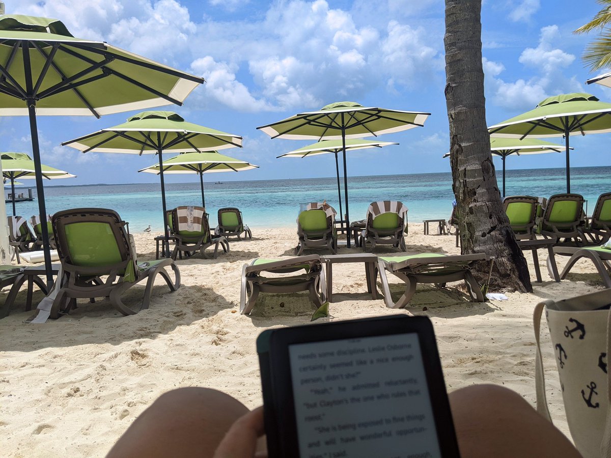 dfteach's tweet image. I've had dental work done the last two Fridays. This is where I kept trying to picture myself while the dentist was torturing me. 🤪
I want to go back so bad. This was simply an amazing trip with some amazing people.
#CocoCay #ImpactRetreat