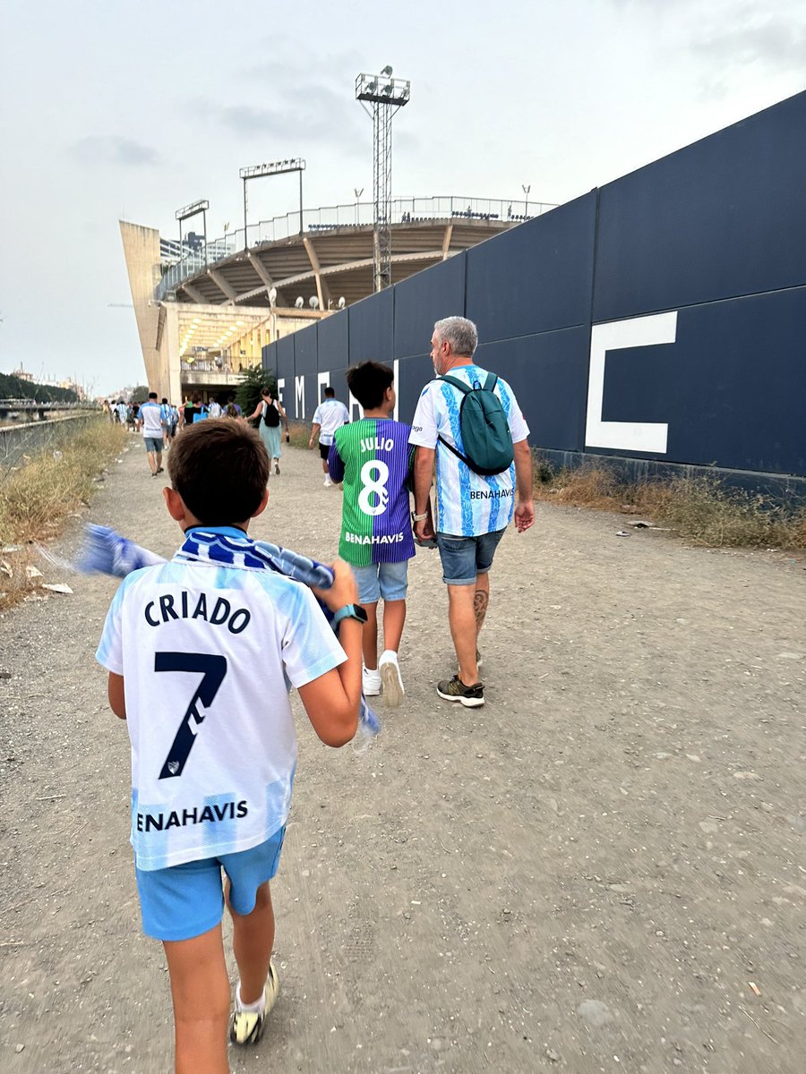 Vamos a por otra temporada soñando en blanco y azul

#weareback #malagacf