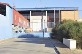 Ayer a las 03h30 de la madrugada un interno destrozó su celda con una barra de hierro en el módulo 10 del CP Zuera . Un día normal en la oficina. Servicio sin novedad.

#sosprisiones