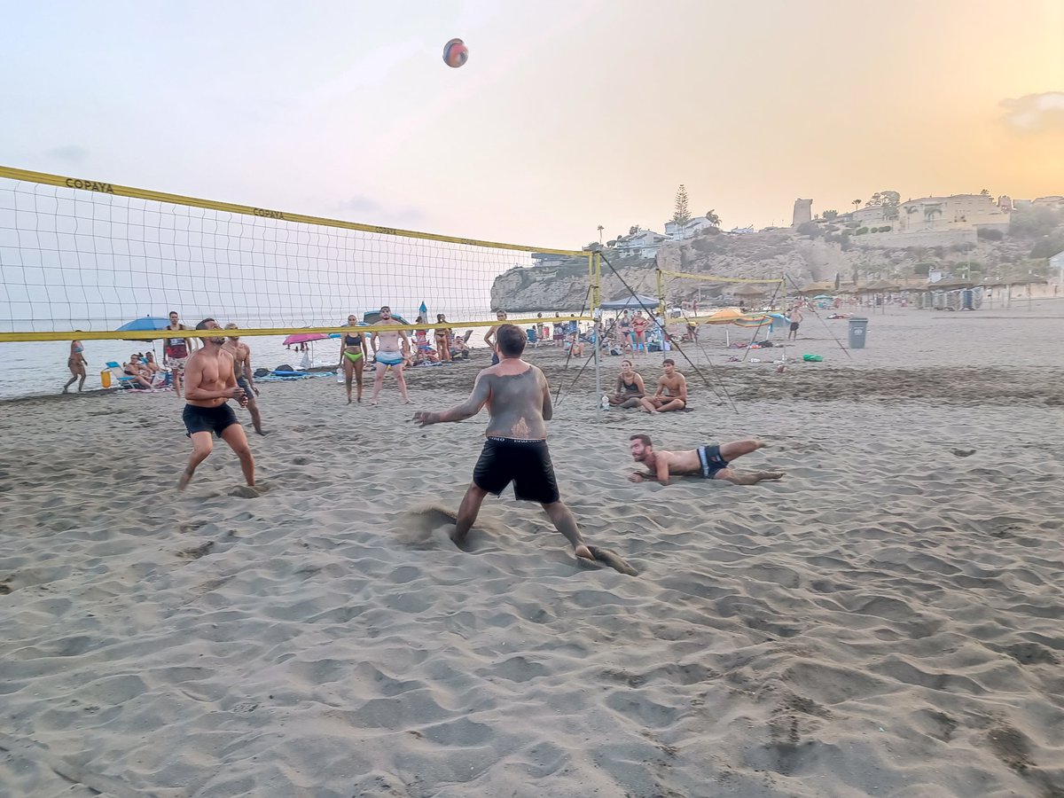 deportesrinconv's tweet photo. 🏐 Gran acogida de este XIV Torneo Voley Playa, organizado por el @3stevoley y el APAL de Deportes.

Mañana se disputarán las categorías seniors en la playa frente al Chiringuito Mi Cielito. ¡Seguimos disfrutando del verano y de deporte en #RincónDeLaVictoria!

#RincónEsDeporte https://t.co/xMC7Yhx8it