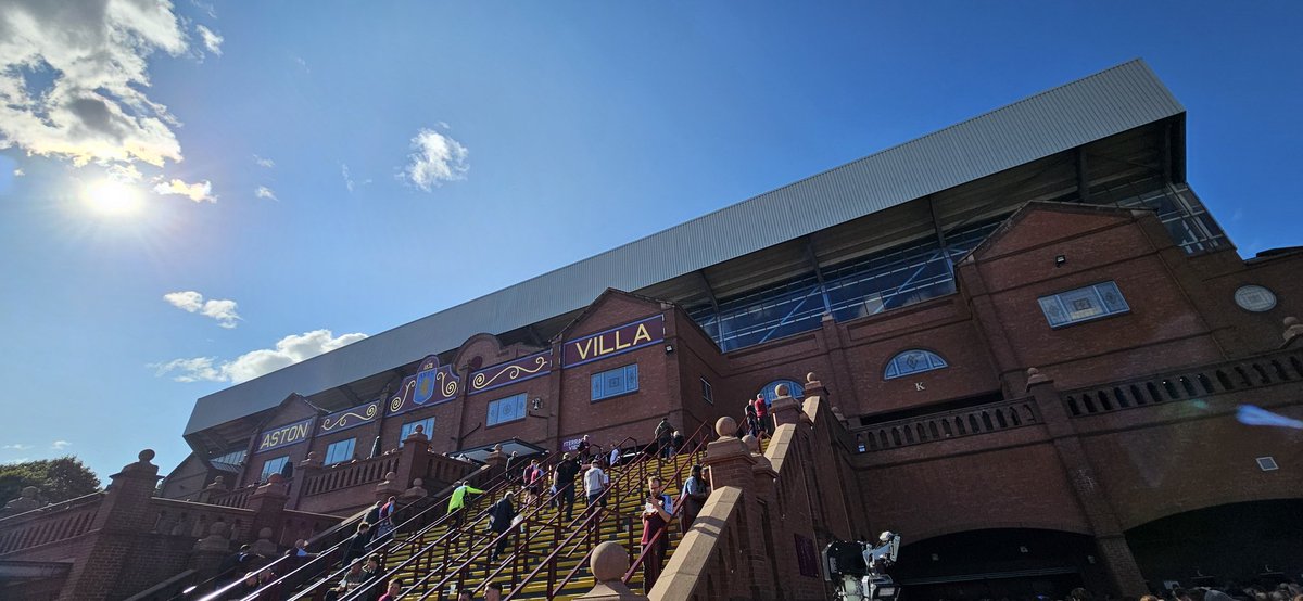 92haiku's tweet photo. Two missed open goals. Home days are back.
#HomeDays https://t.co/nnxqwEDU7F