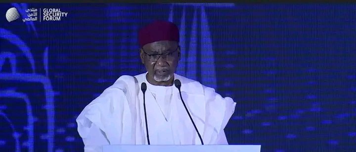 musambako's tweet photo. Babban daraktan hukumar kula da leken asiri ta Najeriya Ahmed Rufai Abubakar ya mika wa Shugaba Tinubu takardar bukatar yin murabus daga mukaminsa

@_mai_daraja 
@BelloGaladanchi 
@HKauran 
@OfficialPDPNig 
@atiku https://t.co/FzQsSWZRq7