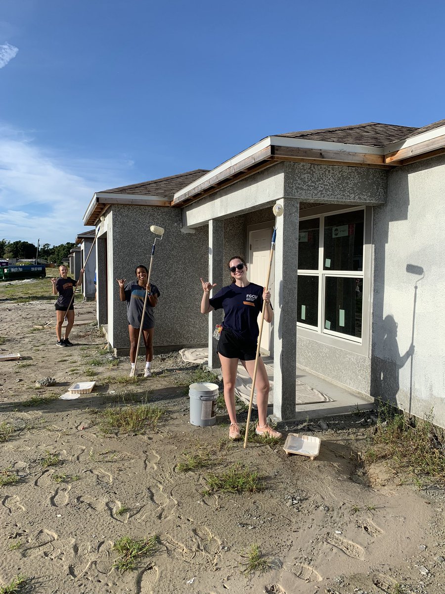Cat Clifford (@coachcat10) on Twitter photo Thank you to <a href="/Habitat_org/">Habitat for Humanity</a> for another great day of volunteering!
<a href="/FGCU_Softball/">FGCU Softball</a> gave back to our community today by priming and painting houses. The goal was two homes, and we were able to complete four π₯³
Proud of these We-gles for their hard work! π¦
π€πΌ #WingsUp Thank you to <a href="/Habitat_org/">Habitat for Humanity</a> for another great day of volunteering!
<a href="/FGCU_Softball/">FGCU Softball</a> gave back to our community today by priming and painting houses. The goal was two homes, and we were able to complete four π₯³
Proud of these We-gles for their hard work! π¦
π€πΌ #WingsUp