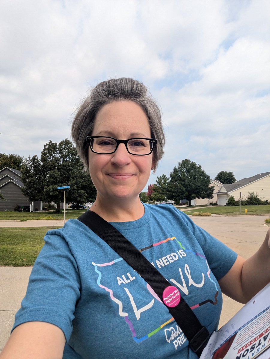 MatsonForHouse's tweet image. An All-American Saturday: knocking doors for democracy and announcing Ankeny Miracle League baseball! Plus a hot dog! It doesn't get much better than this! 
#AlwaysBeBuildingCommunity #HD42