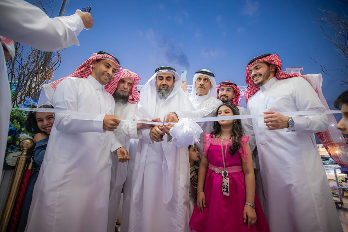 البارحة أتحفني زملائي <a href="/alrsheedi/">مراد الرشيدي</a> و <a href="/drtwaijri/">عبدالرحمن التويجري</a> و <a href="/anas_alammar/">أنس بن يوسف العمار</a>  بدعوة كريمة لحضور افتتاح عيادات @theoneclinicksa  والتي تعتبر علامة فارقة في طب الأسنان في المنطقة، تجهيزات رائعة، أجواء مريحة تخلق تجربة علاجية استثنائية. فخور بوجود مثل هذا المرفق في بلدنا. 
#طب_الأسنان