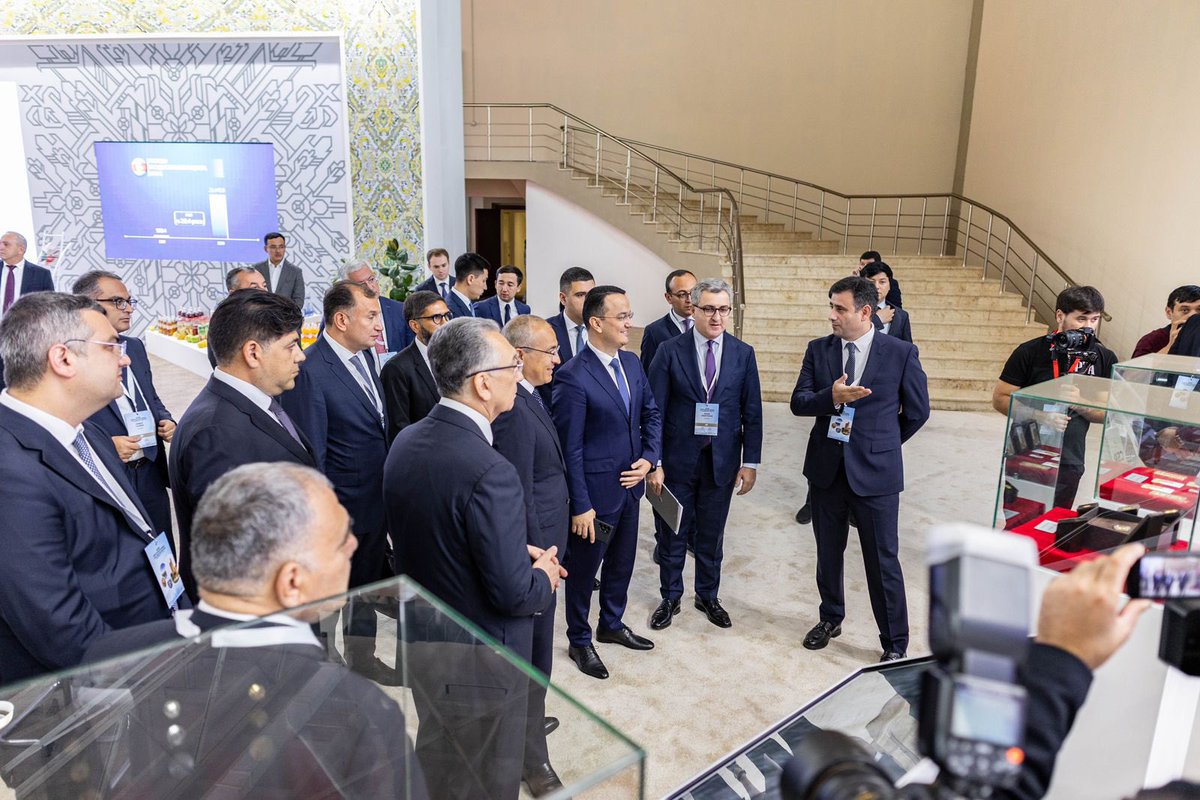 “AzerGold” QSC ölkə başçısının Özbəkistana rəsmi səfəri çərçivəsində Daşkənddə baş tutan işgüzar dairələrlə görüşlər və biznes-forumda iştirak edib, “İqtisadiyyatın əsas istiqamətləri – ümumi rifaha doğru addım” sərgisində təmsil olunub.