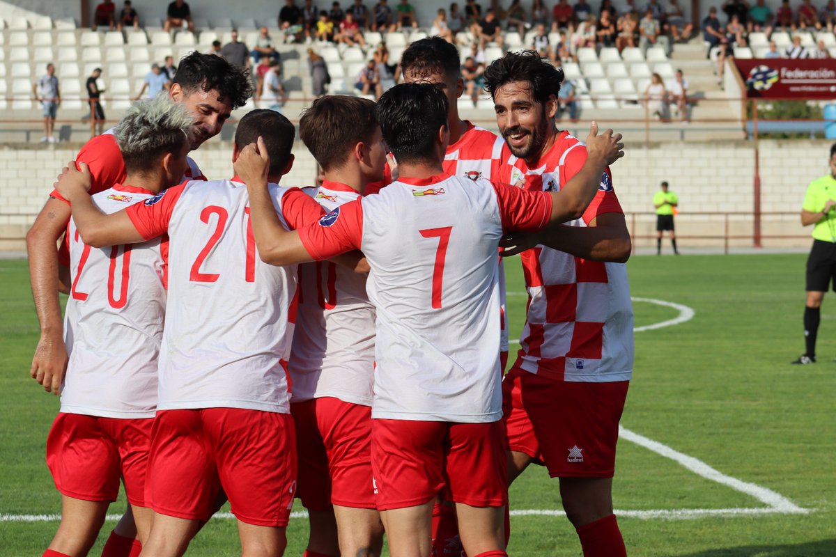 👑 SON LOS NUEVOS REYES de la Copa Federación Fase <a href="/fedriojafutbol/">Federación Riojana de Fútbol</a>. La Copa duerme esta noche en Varea.

ENHORABUENA ❤️🤍 <a href="/vareaoficial/">Club Deportivo Varea</a> ‼️

#FinalCopaFedFaseFRF