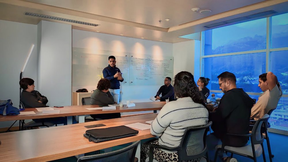 ACTITUD MILLONARIA © Academia tweet media