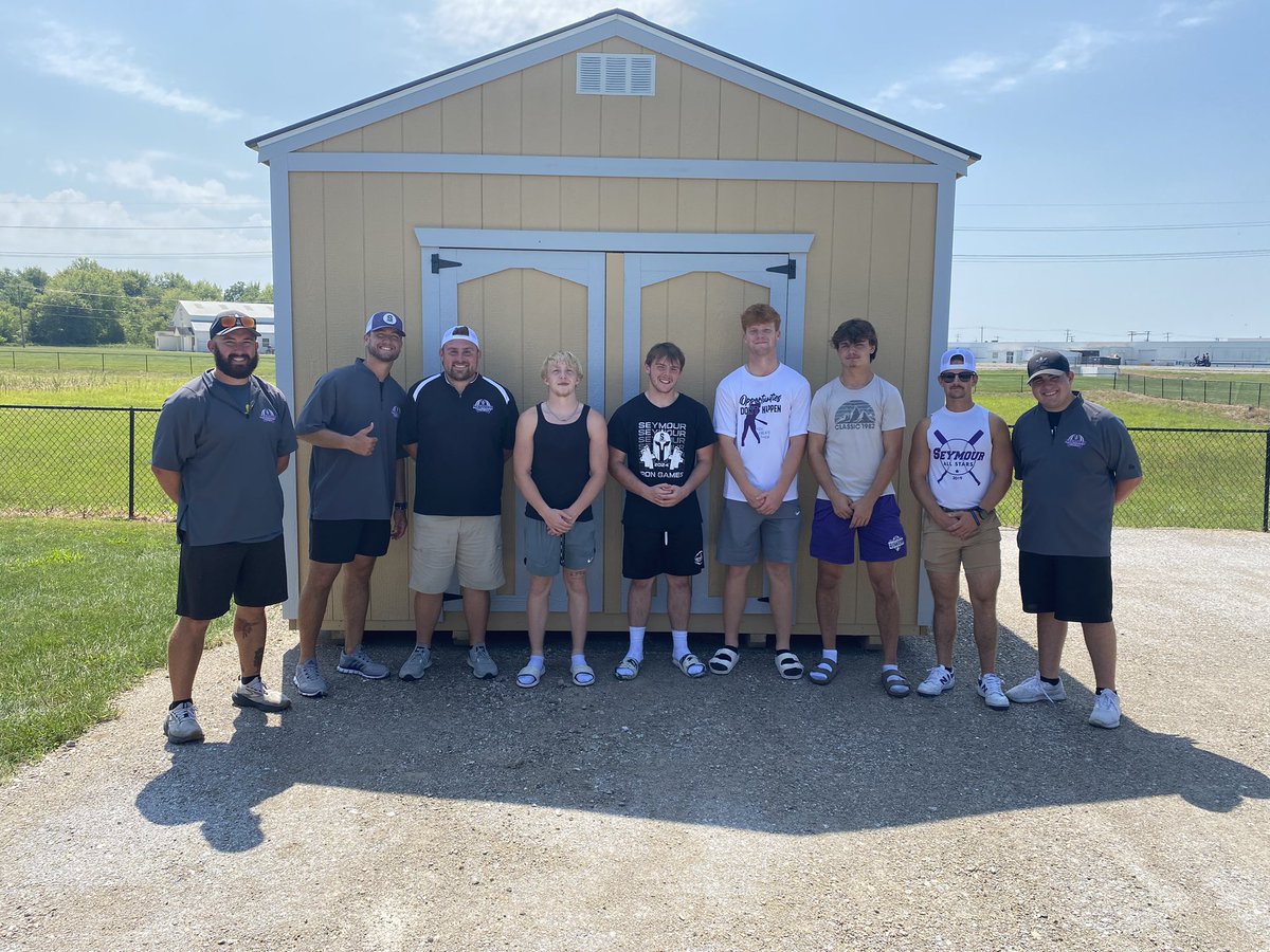It was also a great day to get all of our youth football equipment over to Jackson Elementary! Thank you to the players and coaches who helped with the move. We’re excited to see a bunch of future Owls get better in our youth league this year!

#GoOwls 🦉