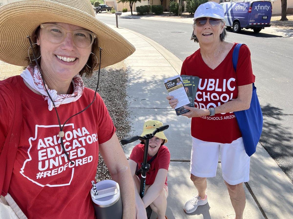 MoganMegan's tweet photo. 3 generations knocking on doors in #LD17 this morning, talking to voters about candidates like @KevinVolkAZ who are #PublicSchoolProud https://t.co/FJz8jBnKHh
