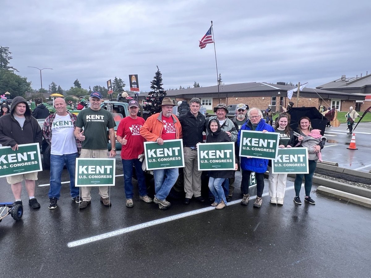 joekent16jan19's tweet image. Great time at the Rainier parade, great to see all our supporters!  Off to the quilt show in Chehalis then the Republican rally at the Merten ranch, see you there!