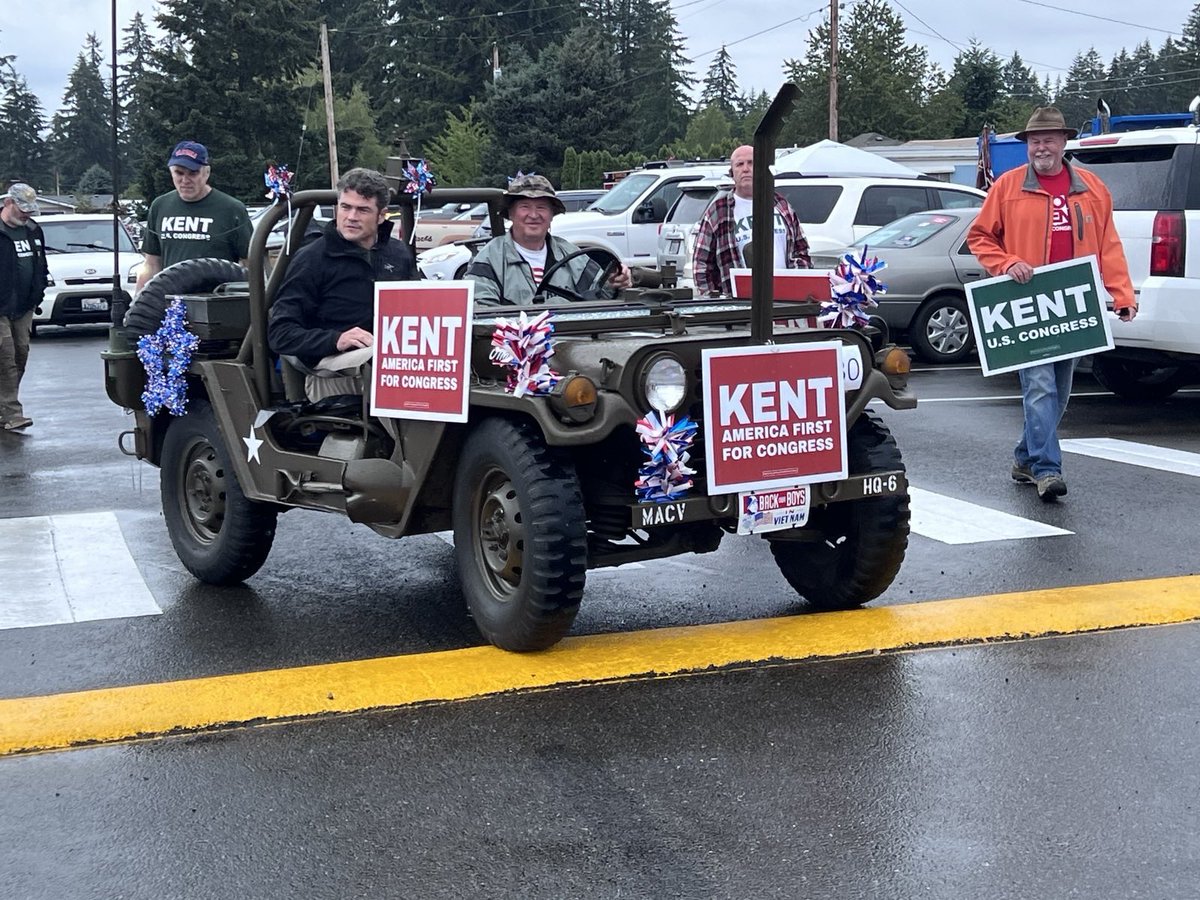joekent16jan19's tweet image. Great time at the Rainier parade, great to see all our supporters!  Off to the quilt show in Chehalis then the Republican rally at the Merten ranch, see you there!