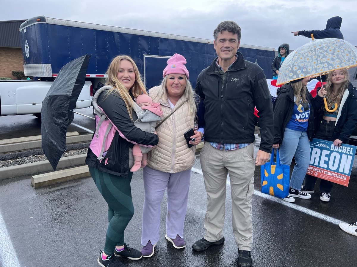 joekent16jan19's tweet image. Great time at the Rainier parade, great to see all our supporters!  Off to the quilt show in Chehalis then the Republican rally at the Merten ranch, see you there!