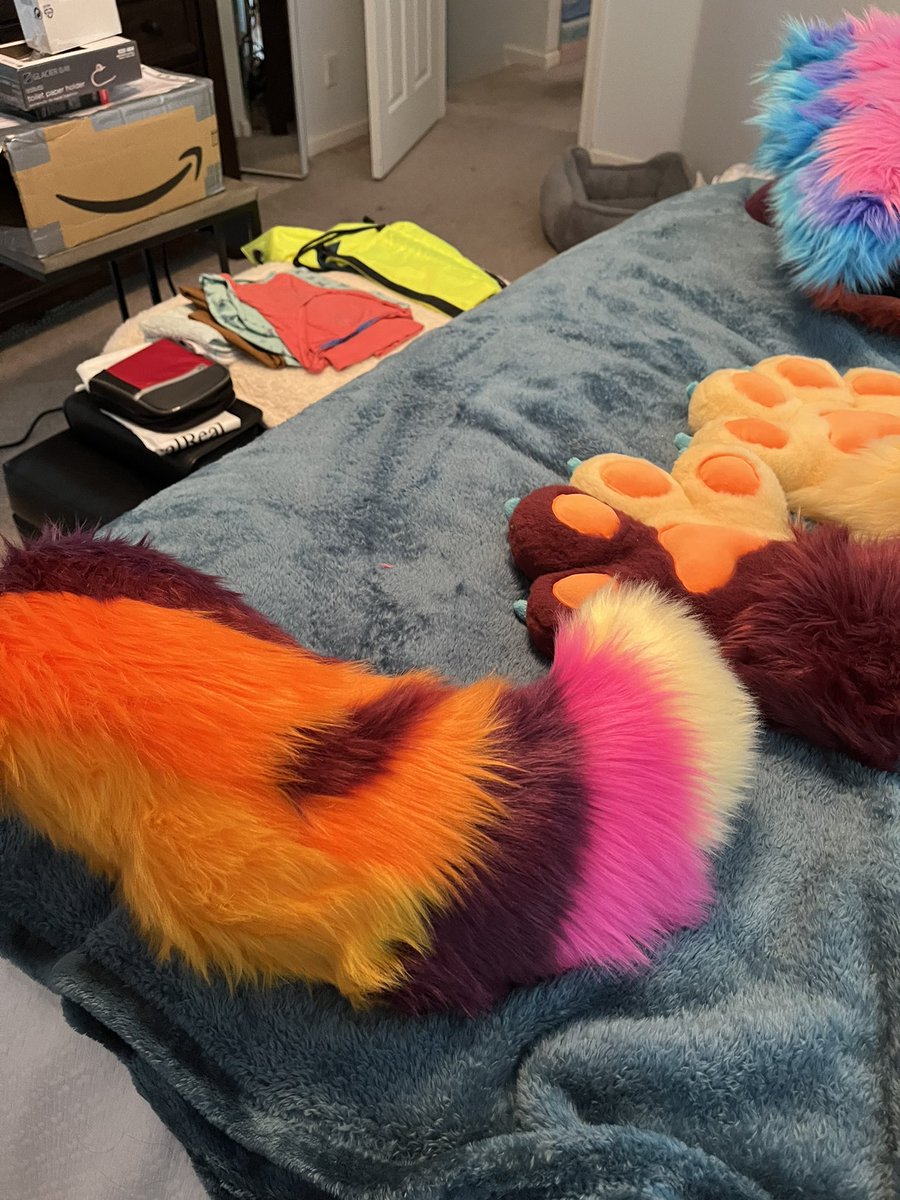 RainbowUnicarn's tweet photo. Paws and tail made by @GalaxyCreateUK !! The finger part of the paws are surprisingly very flexible! https://t.co/RvNb586fv1
