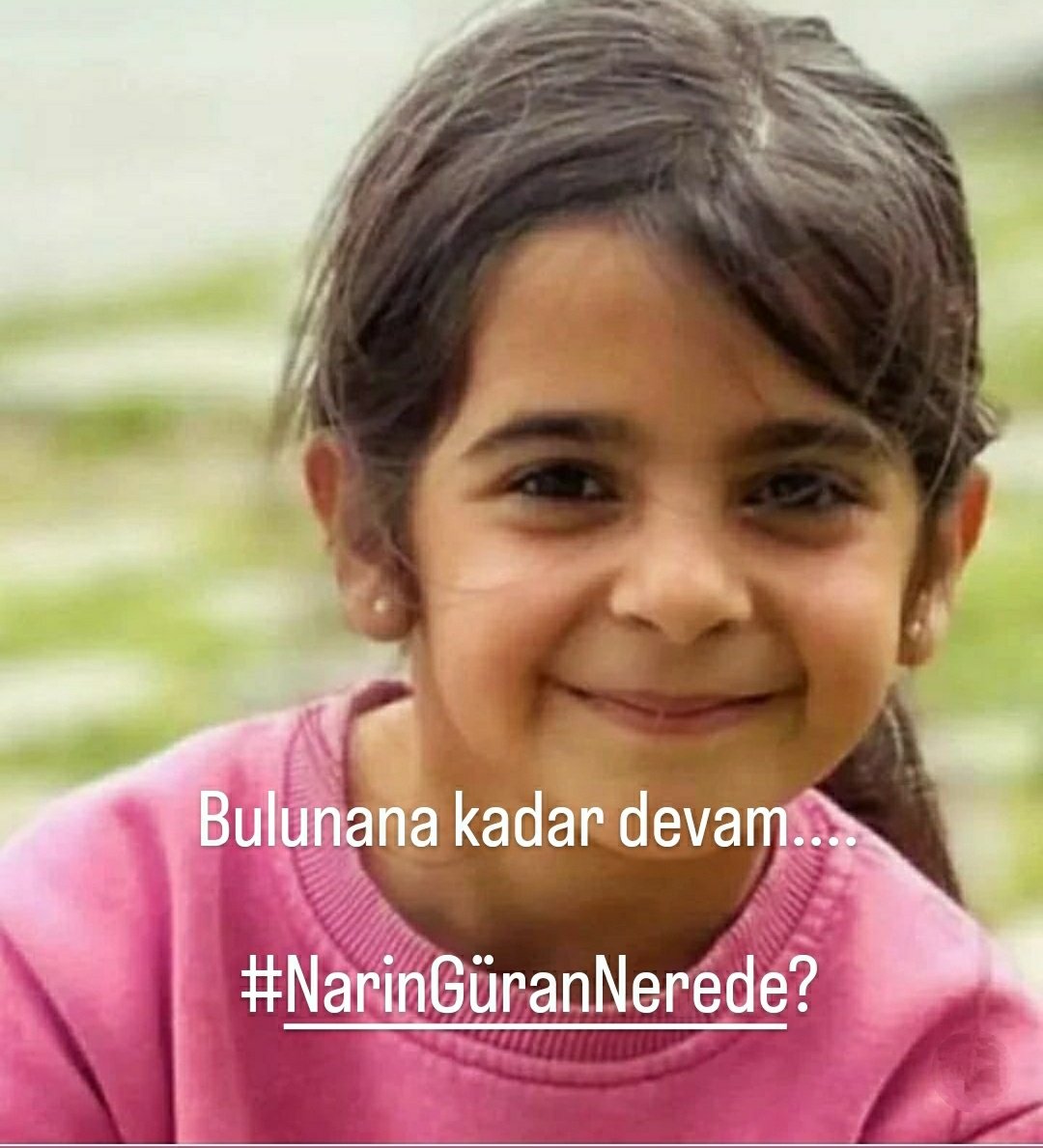 "Acı duyabiliyorsan canlısın,
Başkalarının acısını duyabiliyorsan,
İnsansın..."

21 Ağustos'tan beri bir ana NARİN'siz yüreği yangın yeri...

YAYALIM🙏#NarinGüranNerede?