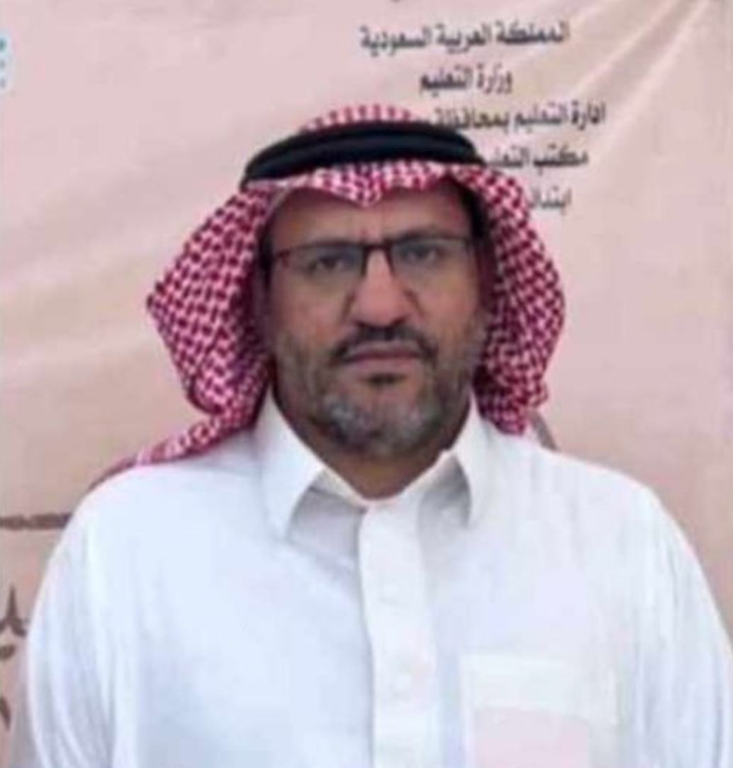 abdullah_HSS_'s tweet photo. انتقل إلى رحمة الله تعالى مدير مدرسة البيقهي في آل ختارش الأستاذ #معيض_الزهراني وزوجته حنان الزهراني مديرة مدرسة تيه آل عيسى للطفولة المبكرة
وابنه أوس ، وأبنه قيس ، وأبنته ميرال، اثر انجراف مركبتهم في سيول مركز سعيدة الصوالحة بمنطقة عسير وسوف يصلى عليهم غدًا بجامع الأطاولة.
نسأل الله 🤲 أن يغفر لهم، ويرحمهم، وأن يجمعهم في جنات النعيم. #عسير