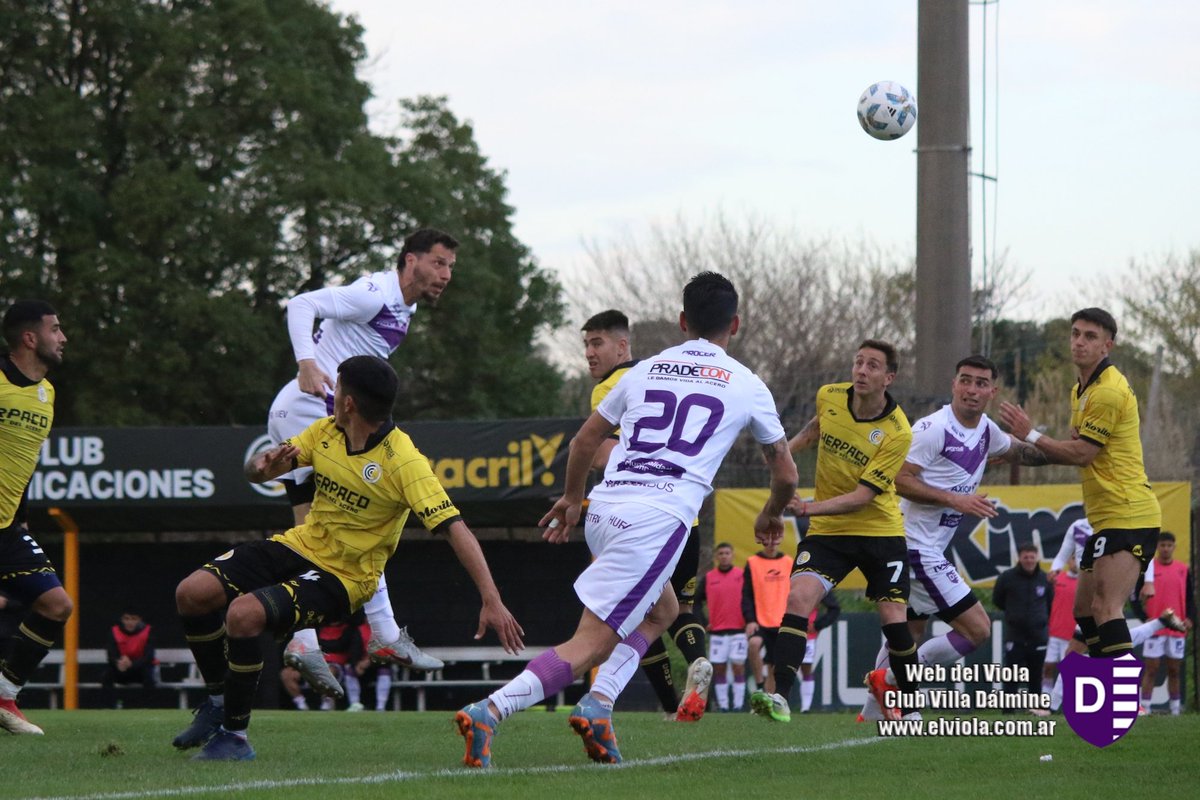 webdelviola's tweet photo. El cabezazo de Gastón Bojanich superó al arquero y se transformó en el primer gol del partido, con el que Villa Dálmine le gana por 1 a 0 a Comunicaciones en Agronomía. https://t.co/c8Wz4axMB4