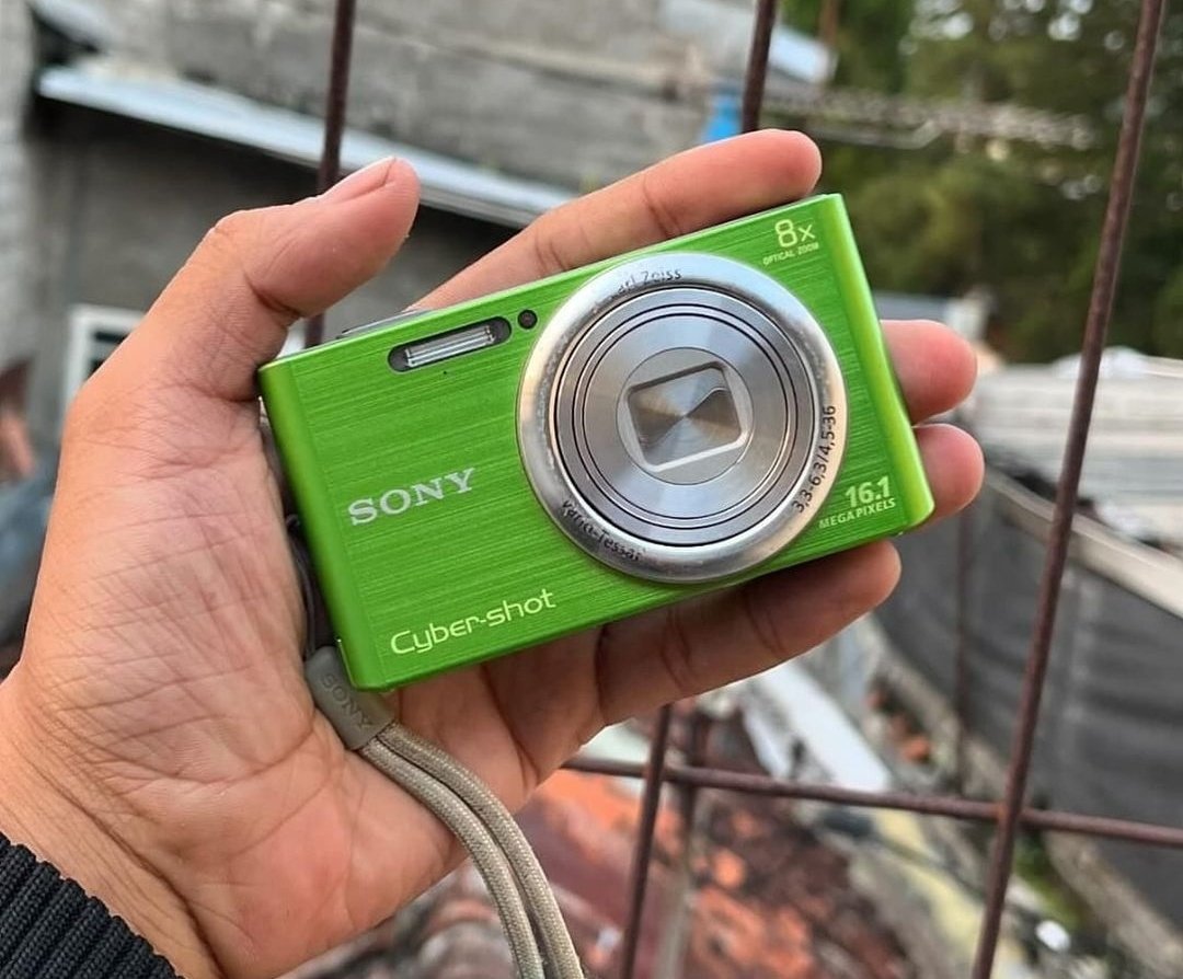 rakegrave's tweet image. THIS IS SO CUTE I didn't want a bright green but it's fine