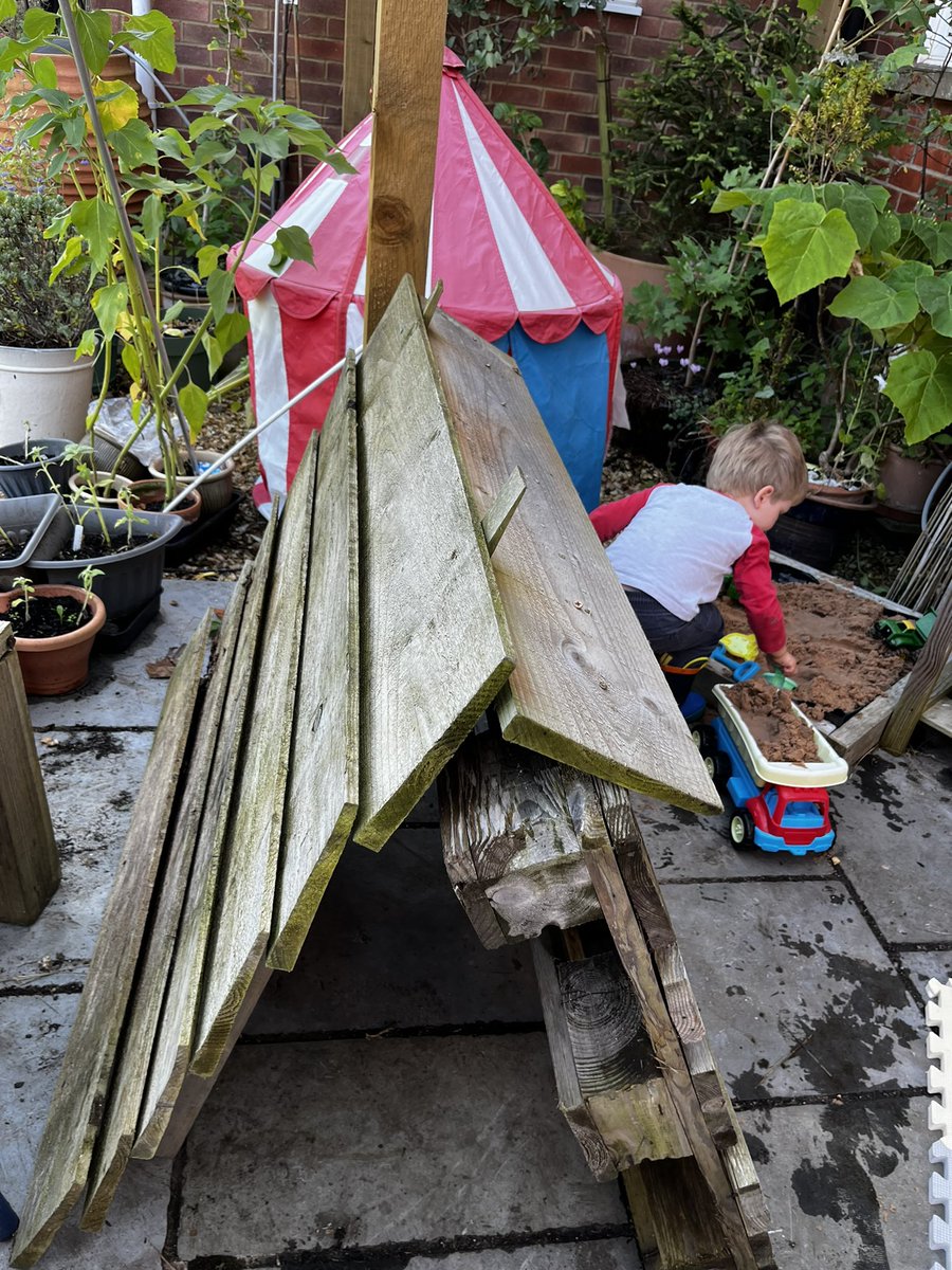 CoolUpcycled's tweet photo. After making my pergola out of reclaimed fence posts, my wife said, one of these would be good for the kids to play under in winter… sand pit, climbing frame were an added extra! #pergola #childrenplayarea #sandpit #climbingframe #upcycling https://t.co/iUnfKIrW3H https://t.co/L0iqDfIuPq