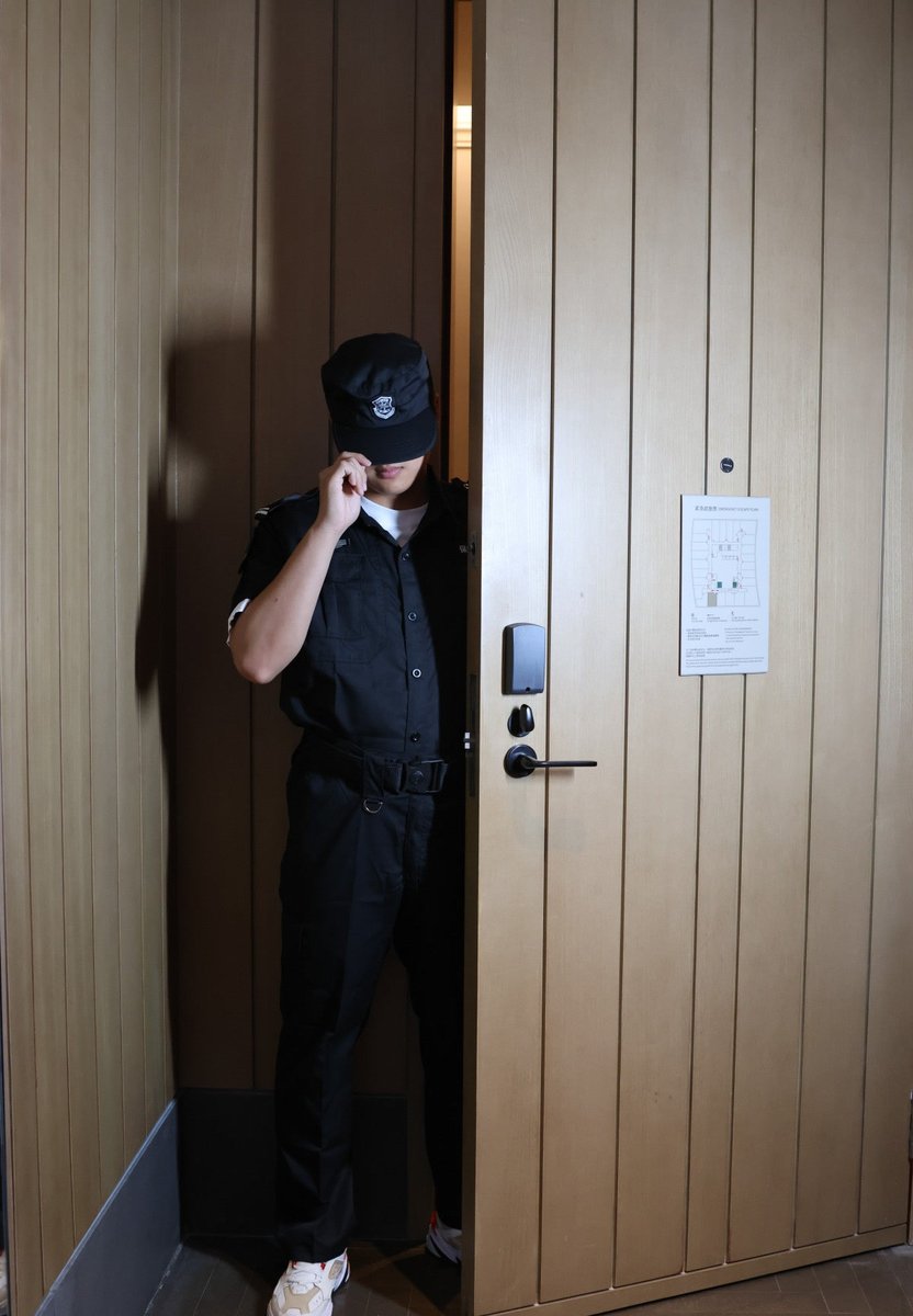 模特小薯条nienie性感白色连衣短裙配白丝袜秀完美身材诱惑写真75P