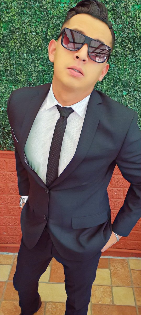 ¿Con traje me veo bien? Que dicen? 😎