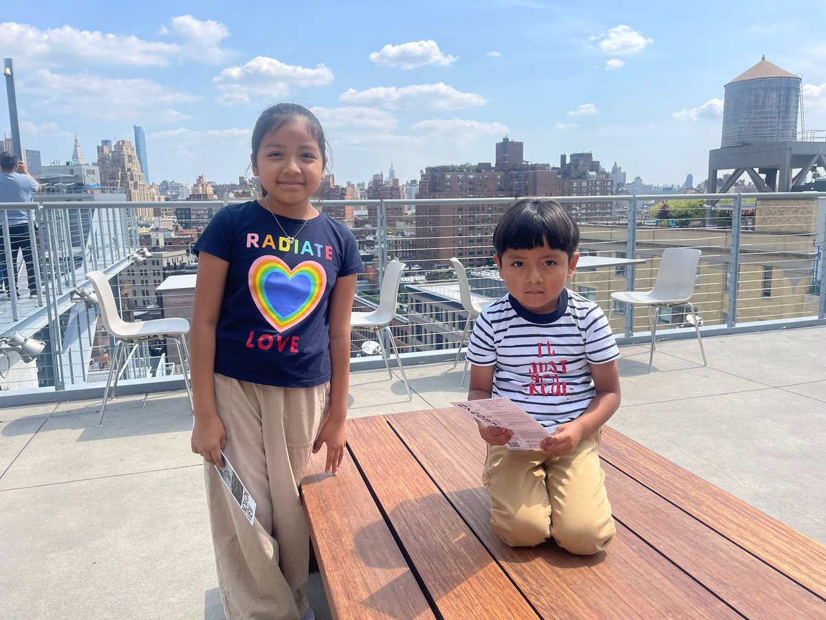 ConsulMexNuy's tweet photo. El día de hoy, el @consulmex_nuevayork, llevó a cabo otra edición del programa #OpenDoors a través del @mciny dando un tour en español de la Biennal en el @whitneymuseum 🇲🇽🎨 https://t.co/GVU48sGnlT