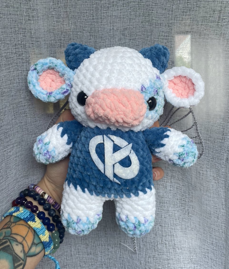💙 GIVEAWAY SEPTEMBRE 💙

Pour ce dernier giveaway avant les KCX,  ( je vais prendre une petite pause après pour préparer 5-6 peluches à offrir là-bas ) je laisse le choix au gagnant entre Lapin, Vache et Axolotl ! 

Pour participer : 
✨ Follow <a href="/polarbeeru/">Popo ✿</a> 
✨ RT Ce tweet 

TAS