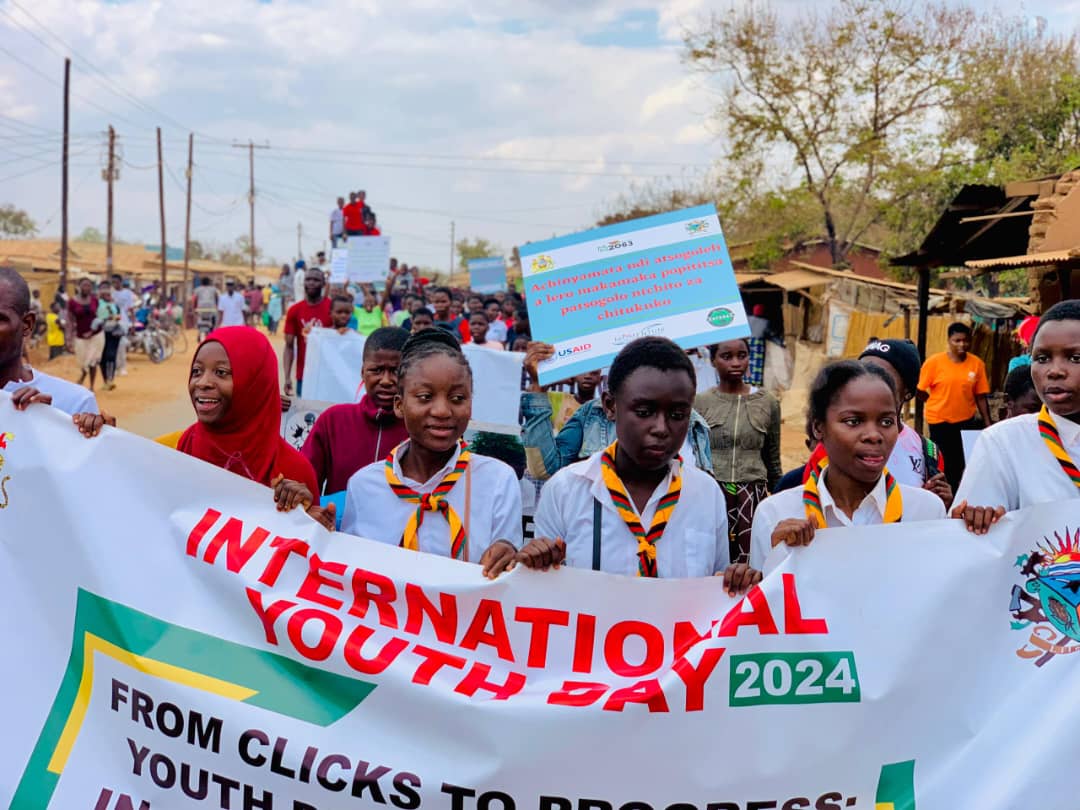 HeRLibertyOrg's tweet photo. Vibes at Lilongwe International Youth Day! Youth shared ideas &amp; showcased talents.
Our Comms Officer, Shepherd Hambeyani, led the YEAH! Board Game, engaging youth in a fun way.

@SonkeTogether @UNFPAMalawi @PMNCH https://t.co/a6aygXrvjs
