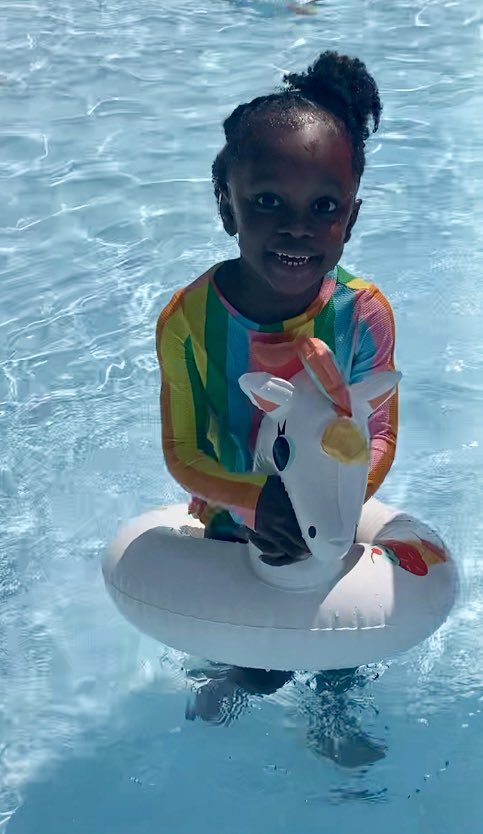 Mrs_Senkoski's tweet image. These two love the water🥰 #SummerDontGo @MSenkoski