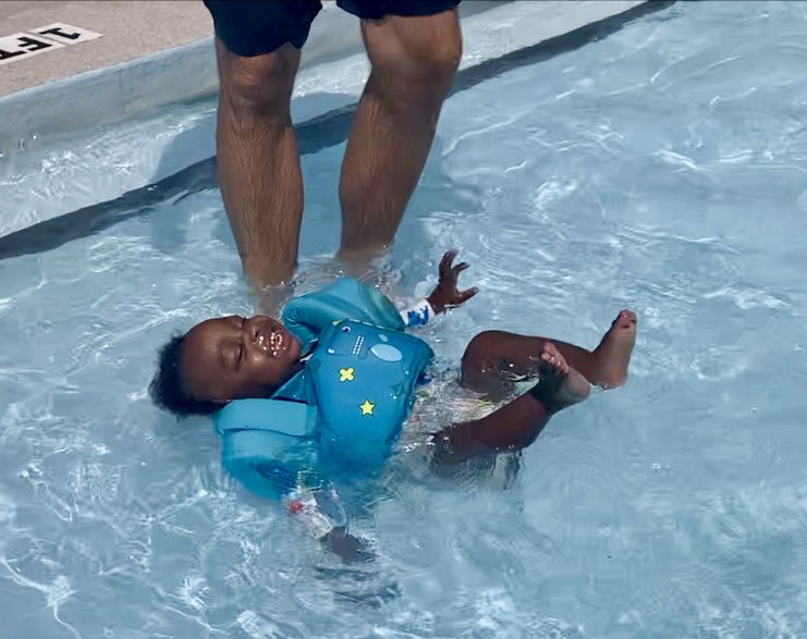 Mrs_Senkoski's tweet image. These two love the water🥰 #SummerDontGo @MSenkoski