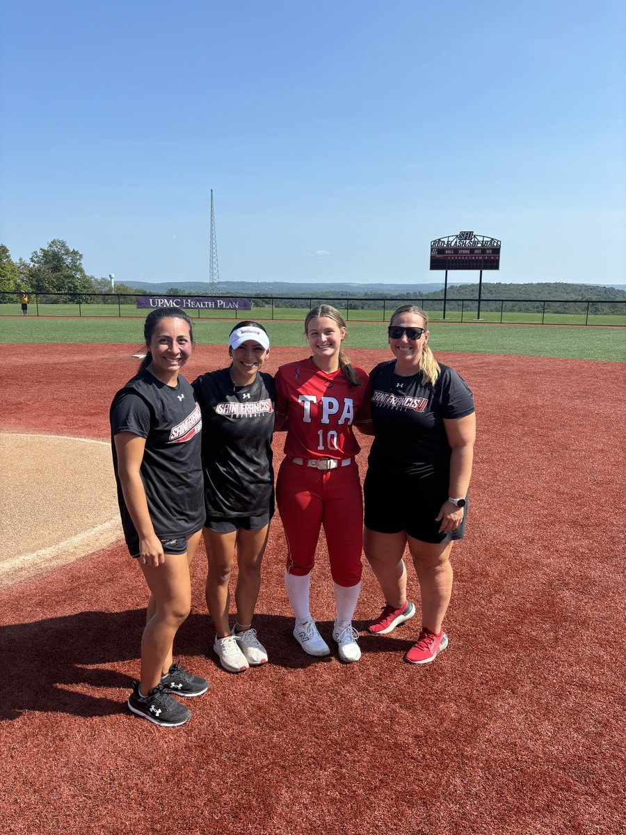 Julietwhite210's tweet image. I had a great time @RedFlashSB catching and hitting skills camp! Thank you so much @CoachKrysiak @mel_savala05 for teaching me new skills and making our time together a lot of fun! @teampafastpitch @TeamPAHall14U  #goRedFlash #TeamPaProud