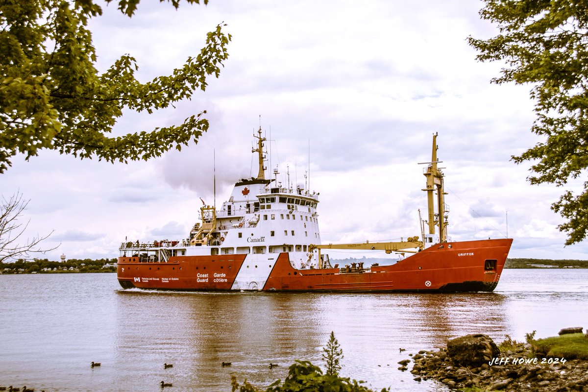 lenzcrafty's tweet photo. #Canadiancoastguard #griffon #Prescott #ccg #ccggriffon #ship #icebreaker https://t.co/fyRXp71PhE