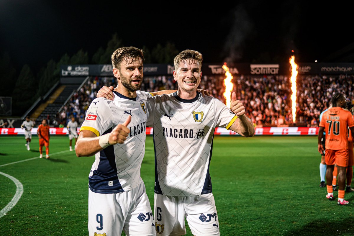 FCF1931_Oficial's tweet photo. Estamos felizes! ๐
โช๏ธ๐ต #TalentoeMentalidade #amordeperdicao #LigaPortugal #FCFBFC #DiadoVilaNova https://t.co/hjQMI29Fxp