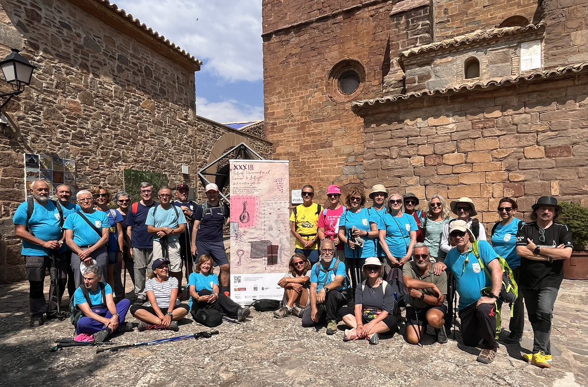 festivalcamino's tweet photo. 🌿 El grupo de la etapa de esta edición, posando en la iglesia de San Martín, Obispo de Tours, a la llegada al municipio de #UnduésdeLerda 🎻 #33FICS #AragónAbreCamino @DPHuesca @AytoJaca @cJacetania @FestClasica @museojaca @jacajacobea https://t.co/brCbyviYxV
