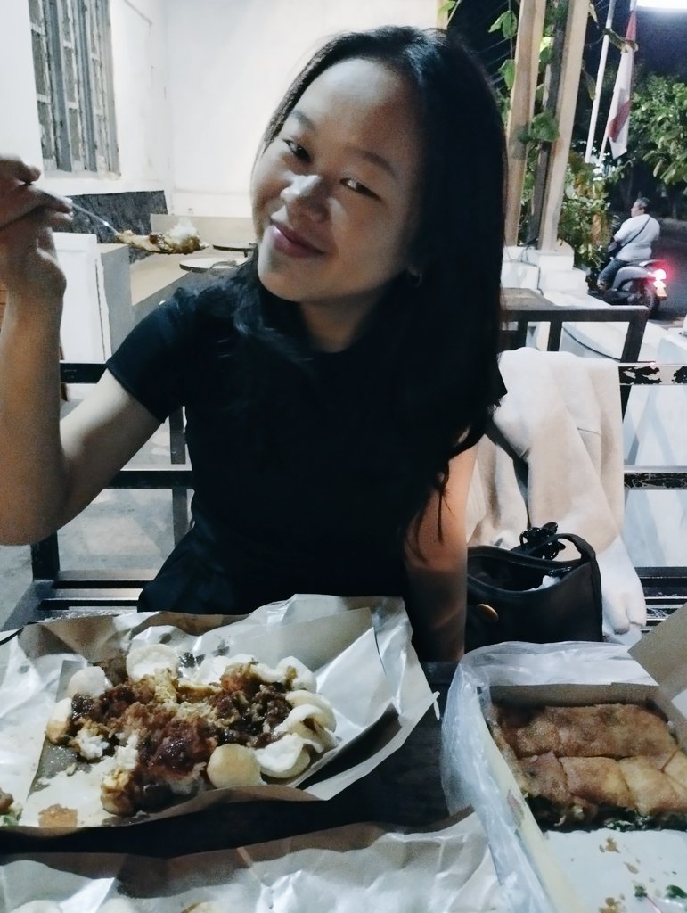 dinodoaibu_'s tweet photo. Terompet dan balon bulan agustus.~ https://t.co/PktlOcL6ei