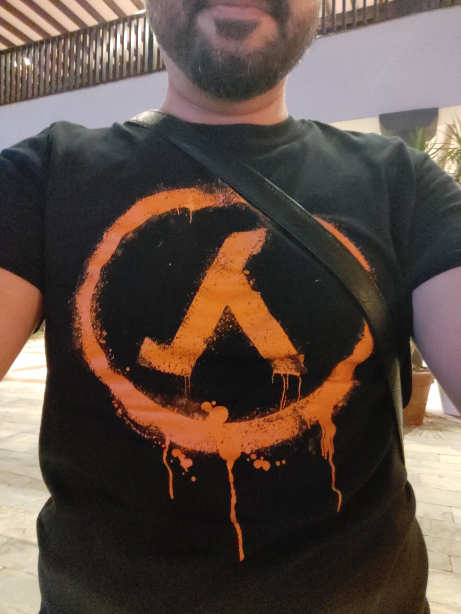 ChrisRedLAS's tweet photo. @x9nium Y yo que hoy he salido al cine estrenando esta camiseta. 🤣 https://t.co/8qPfcMWVk6