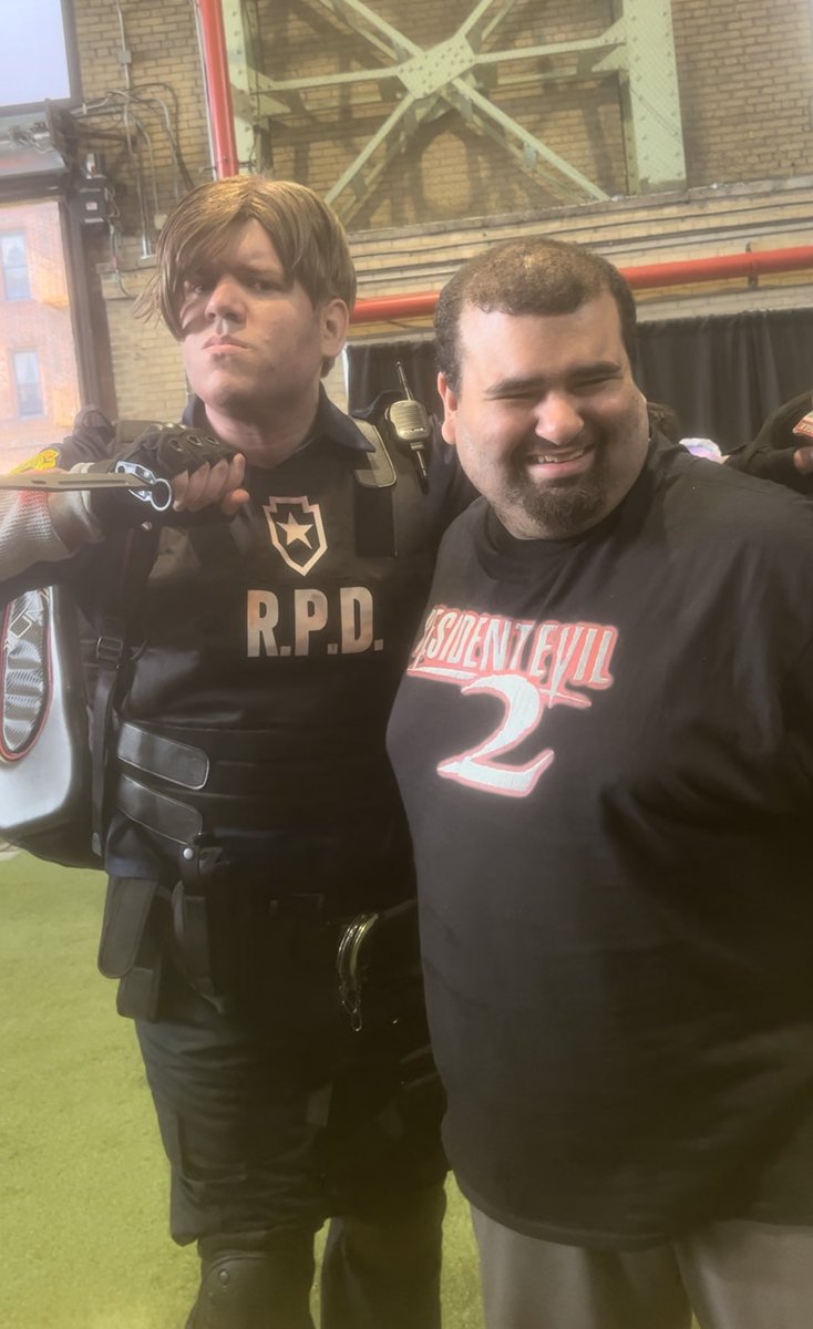 realAFanthony's tweet photo. A fanboy’s dream come true! Thank you @alysontheother for making my favorite Resident Evil even more memorable! @bkcomiccon belated upload. @ROEnetwork 

#residentevil #leoncosplay #cosplay https://t.co/Z62lVYpU3x