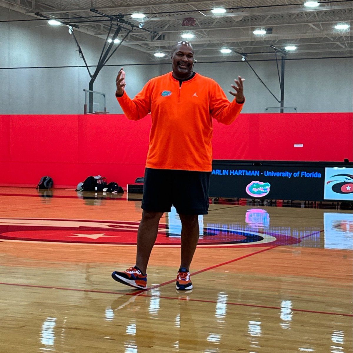 FABCHoops's tweet image. Getting the finer points of the Princeton Offense with @GatorsMBK Coach @CarlinHartmanUF! 🐊🏀