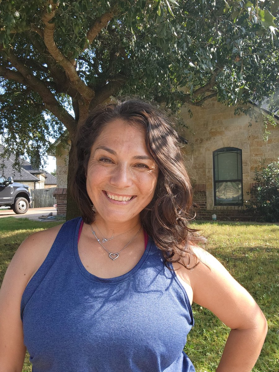 cmpena1's tweet photo. Obviously, the internet doesn't lie. A little research on the internet shows walking & slow running are encouraged after a mild concussion. But I know ME! In an effort to not overdo it, I've been staying inside. First 5k since bumping my head!
#walkingismynewjam #mildconcussion #needbubblewrap