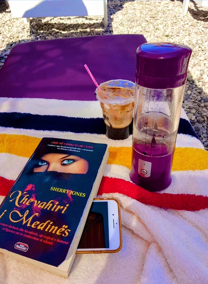 ImeldasArt1's tweet image. #SummerVibes2024 Europe travel time #beachgirl