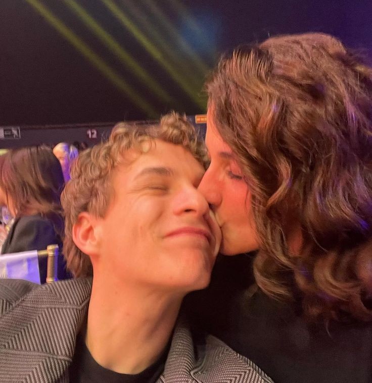 🌱 (@santivacarchive) on Twitter photo 