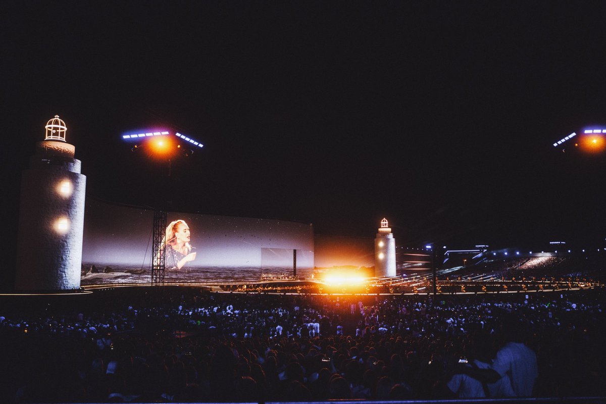 Adele's tweet image. Munich Night 7