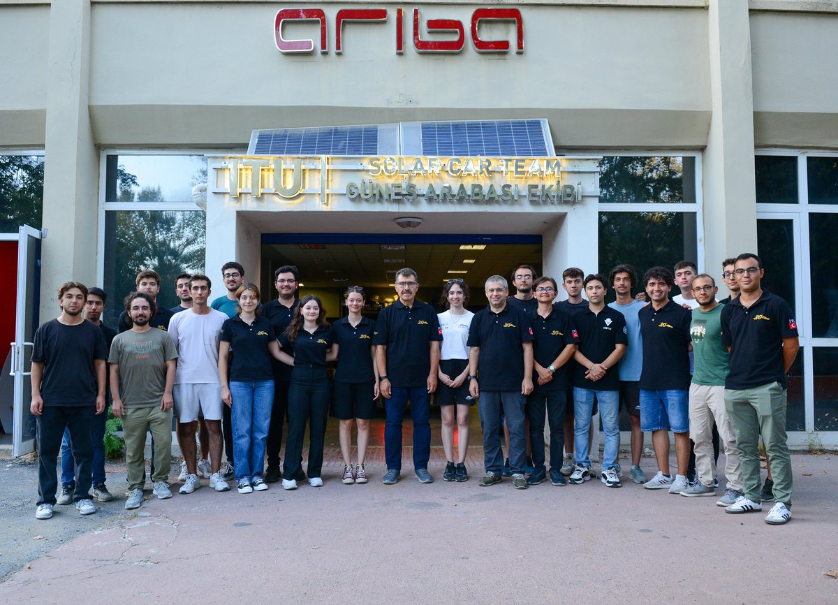 ProfHasanMandal's tweet photo. 🐝🚀 İTÜ Proje Takımlarıyla Geleceği Dönüştürüyoruz!
Yoğun toplantı gündemiyle geçen bir günün sonunda, geçtiğimiz günlerde #IST24 araçlarının lansmanını gerçekleştiren @ituracing ve @itusolarcar Takımlarımızın atölyelerini ziyaret ederek öğrencilerimizin heyecan verici projelerini yakından inceleme fırsatı bulduk.
Her iki görüşmemizde de öğrencilerimizle planlarını, araçların gelişimini ve Ar-Ge çalışmalarındaki ilerlemelerini detaylıca konuştuk, hatta araçlarını test etme şansı yakaladık. Öğrencilerimizin azim ve özveriyle sürdürdüğü bu çalışmaların, ülkemize büyük başarılar kazandıracağına yürekten inanıyorum. Eylül ayında katılacakları yarışmalarda her iki takımımıza da sonsuz başarılar diliyorum.
Ardından da, İTÜ @Parsroket Takımımızın roket testine katılarak öğrencilerimizin heyecanını paylaştık. 2012’den beri üniversitemiz bünyesinde Türkiye’nin ilk yerli hibrit roket motorunu geliştirip ateşleyen Pars Roket Takımımız, ulusal ve uluslararası başarılarıyla gurur verici bir yol kat etti. Eylül ayında, en gelişmiş motorlarıyla roket atışı yapmayı planlıyorlar. Pars Roket Takımımız, #Türkiye’de kendi motoruyla roket atışı yapabilen tek öğrenci takımı.
Bilimin ışığında, araştırmaya ve öğrenmeye devam ederek geleceği hep birlikte dönüştüreceğiz! #ITU1773 @itu1773