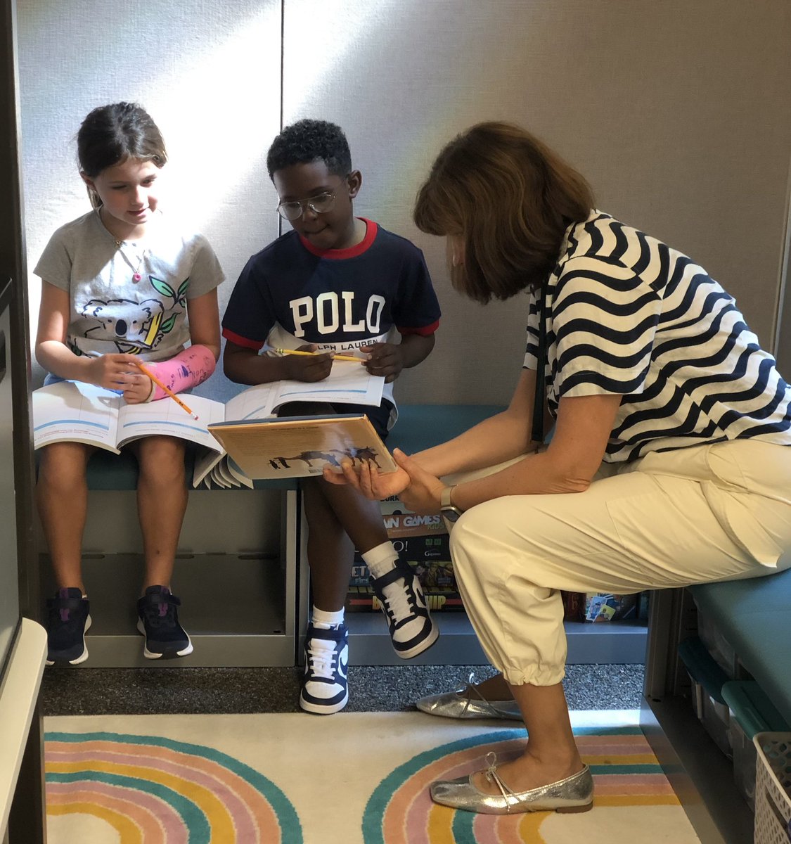 clronco's tweet photo. These 3rd graders @DurhamAcademy record what they “notice” and “wonder” about the books they will be reading together over the next several weeks. This pre-work builds curiosity, engagement and collaboration. #moralhappyprodutive https://t.co/zFZOojCsvR